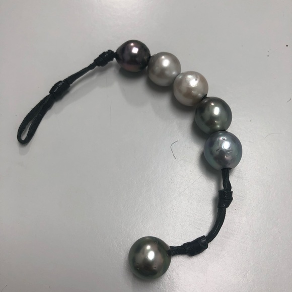 South sea pearls with Black leather bracelet - Picture 3 of 4